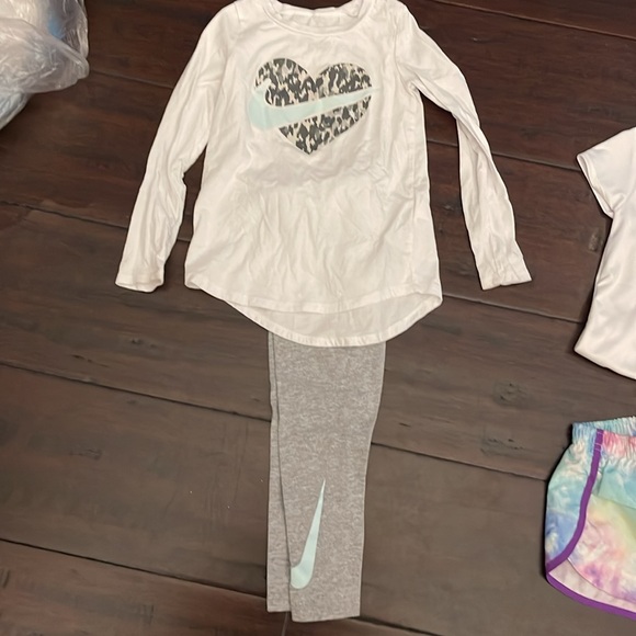 Nike little girl 4T package Deal Outfits Set - Picture 2 of 5